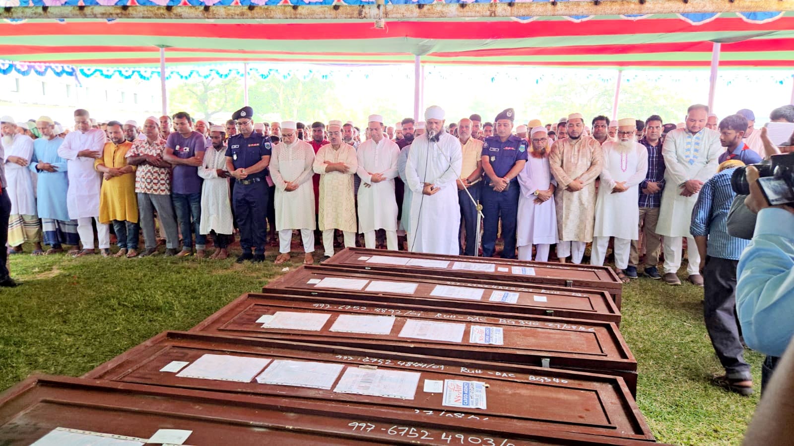 সৌদি আরবে আগুনে নিহত নওগাঁর ৭ জনের জানাজা একসঙ্গে সম্পন্ন