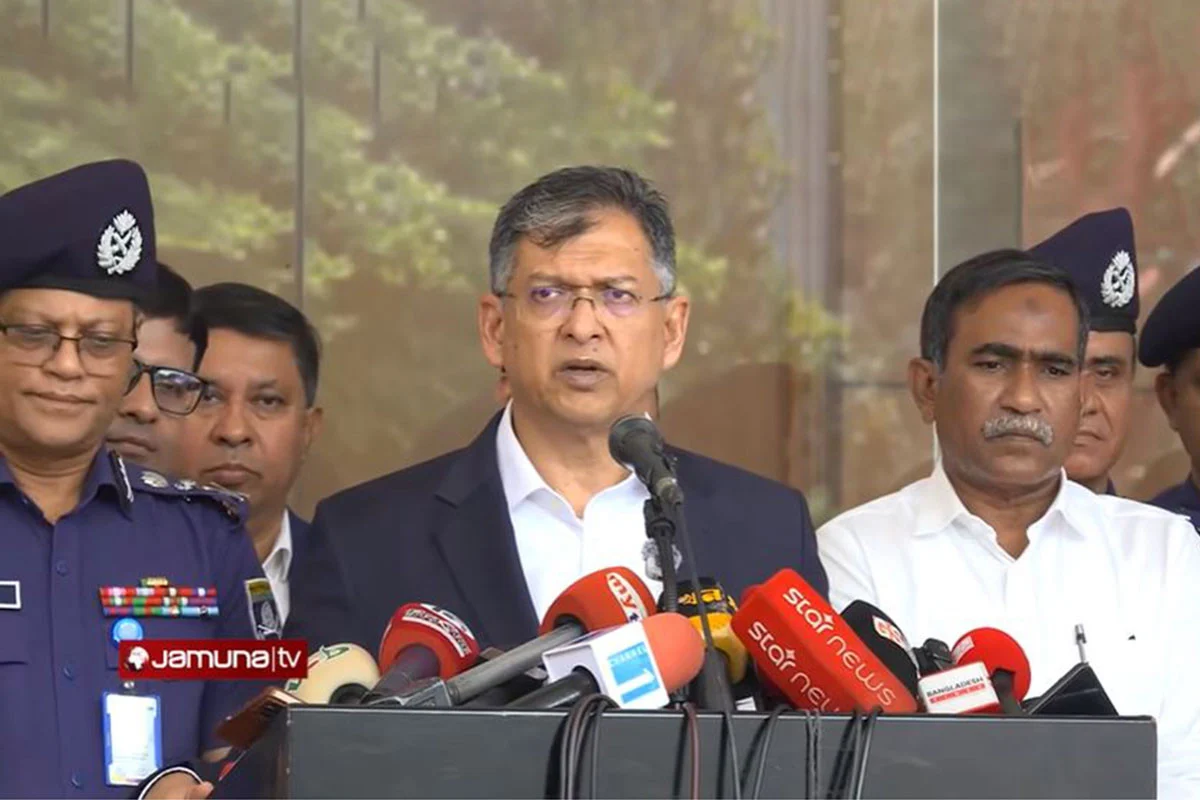 অবৈধ অস্ত্র উদ্ধারে বিশেষ ইউনিট গঠন, তথ্য দিলে ২ লাখ টাকা পুরস্কার ঘোষণা স্বরাষ্ট্রমন্ত্রীর