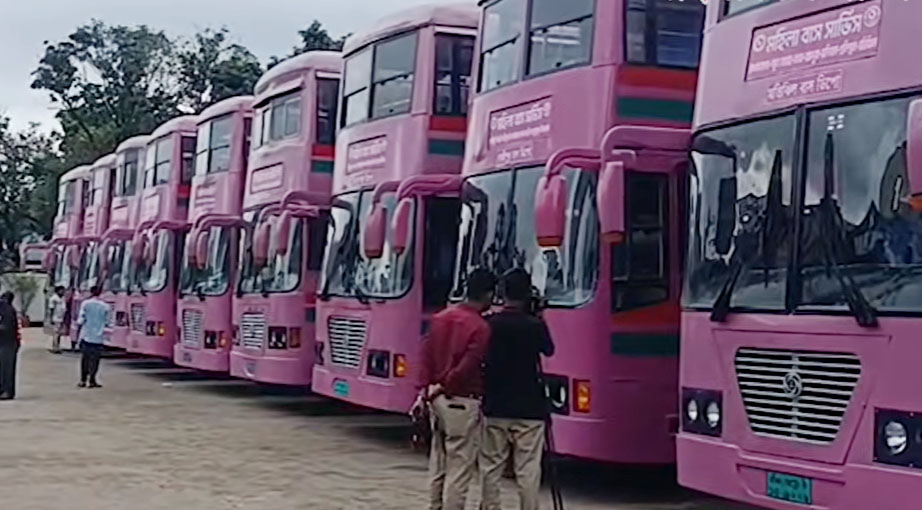 নারীদের জন্য গোলাপী বাস