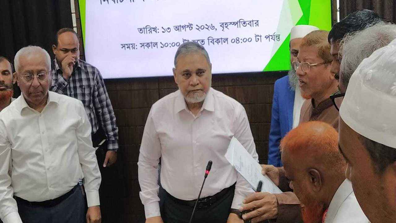রাষ্ট্রপতি পদে কর্নেল অলি আহমদের মনোনয়নপত্র দাখিল