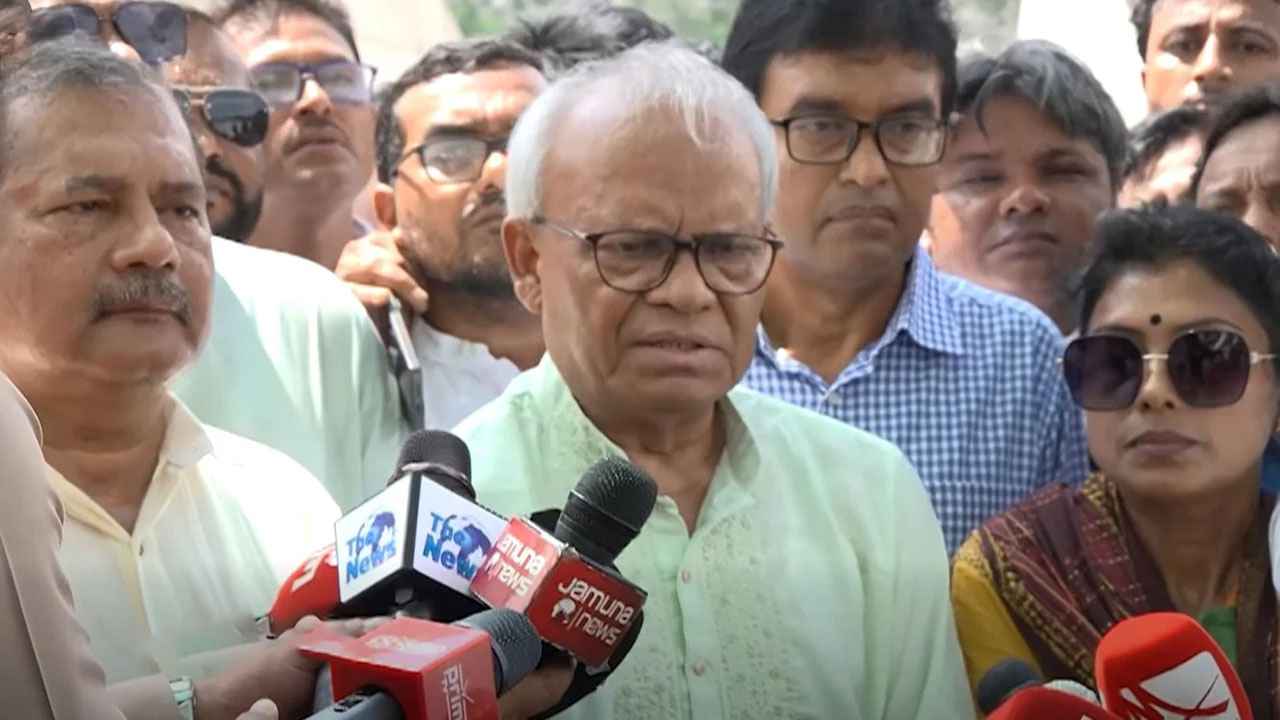 জ্বালানি সংকটের কারণ যুদ্ধ, সরকার দায়ী নয়: রিজভী