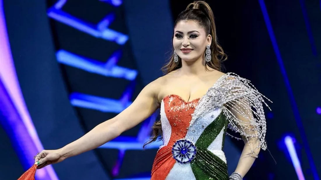 জাতীয় পতাকার আদলে পোশাক পরে বিতর্কে উর্বশী