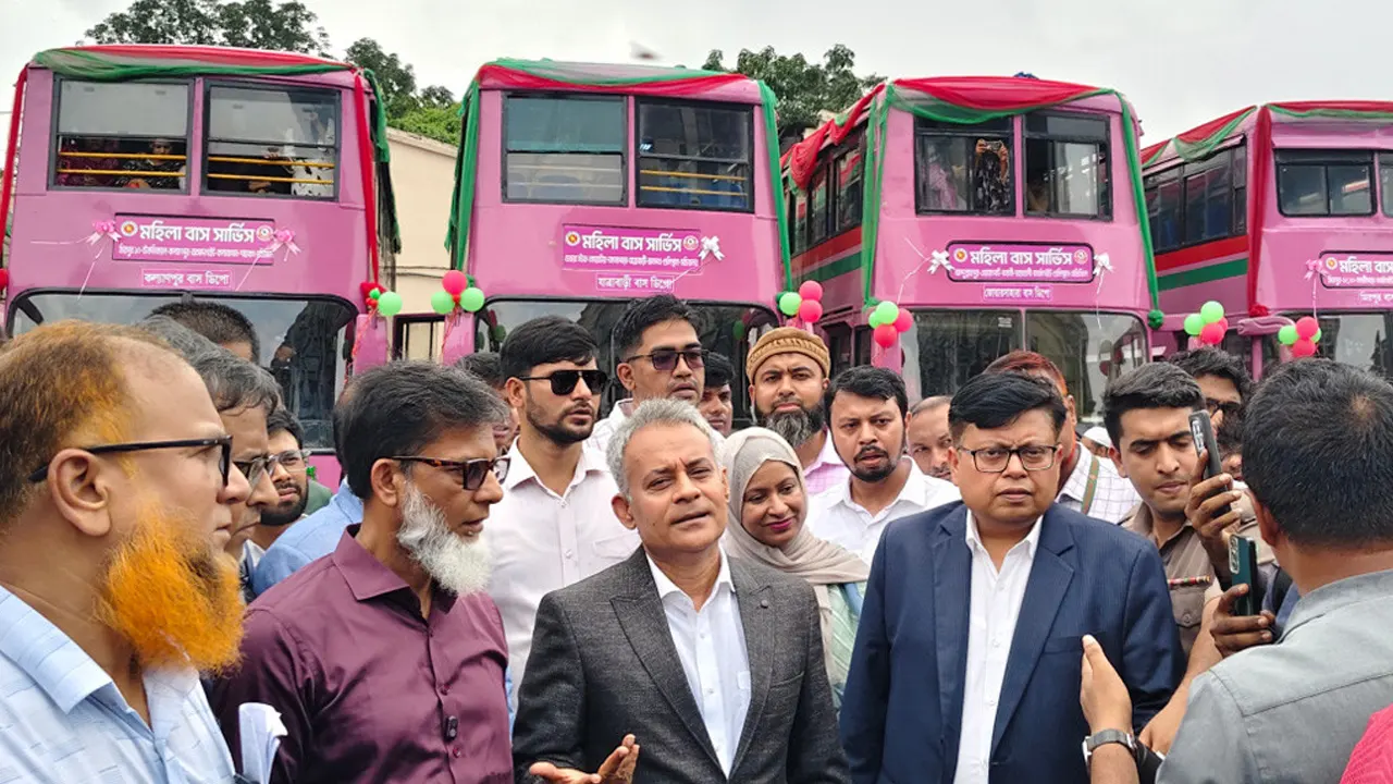 নারীদের নিরাপদ যাতায়াতে ‘পিংক বাস’ উদ্বোধন