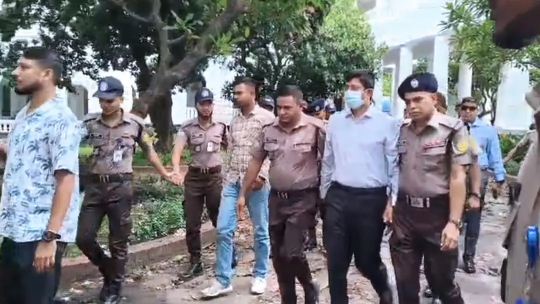 ইলিয়াস আলী গুম: উইং কমান্ডার সাইফকে আনা হলো ট্রাইব্যুনালে
