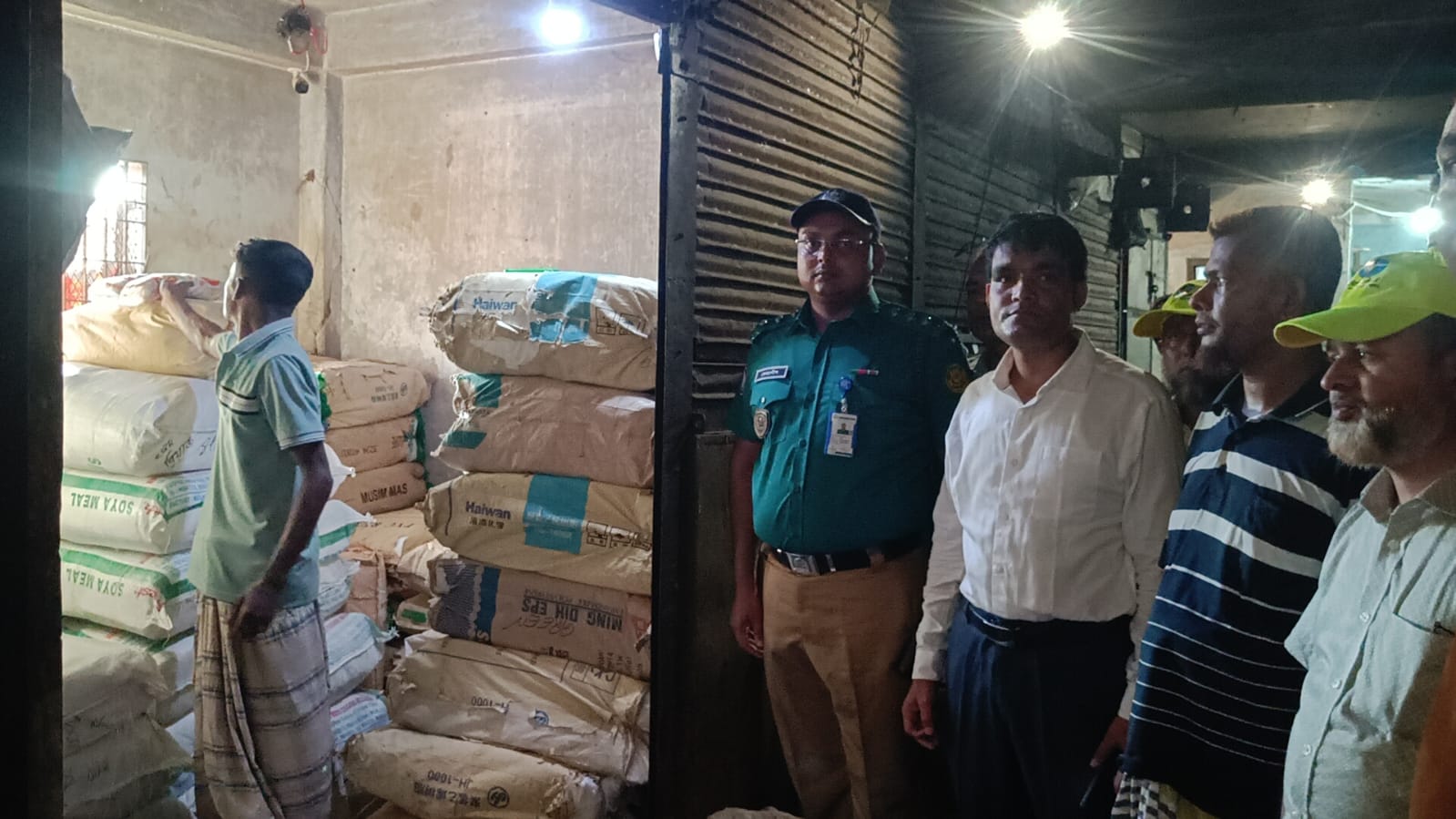 শ্যামবাজারে ৪৮১৫ কেজি পলিথিন জব্দ