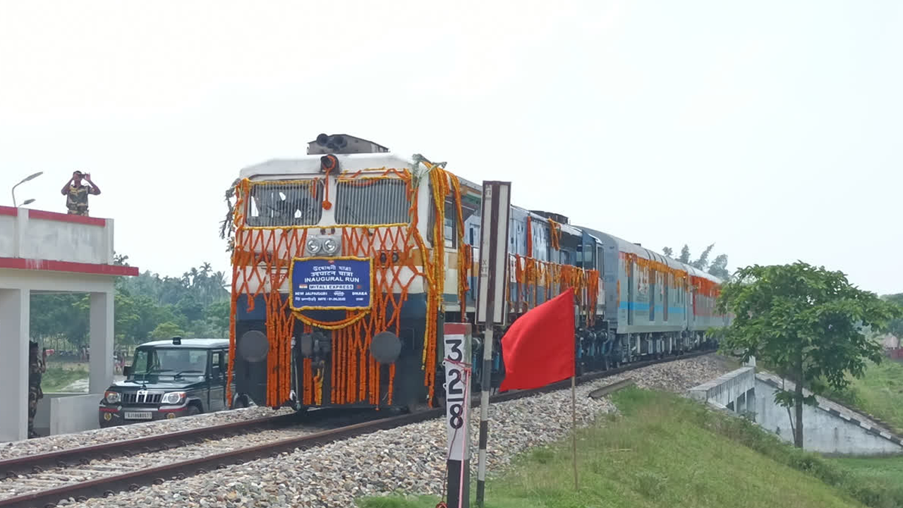 ভারত-বাংলাদেশের ট্রেন পরিষেবা আবারও চালুর উদ্যোগ