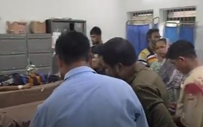 ফুটপাতে কাভার্ড ভ্যানের চাপায় প্রাণ গেল মা-ছেলের