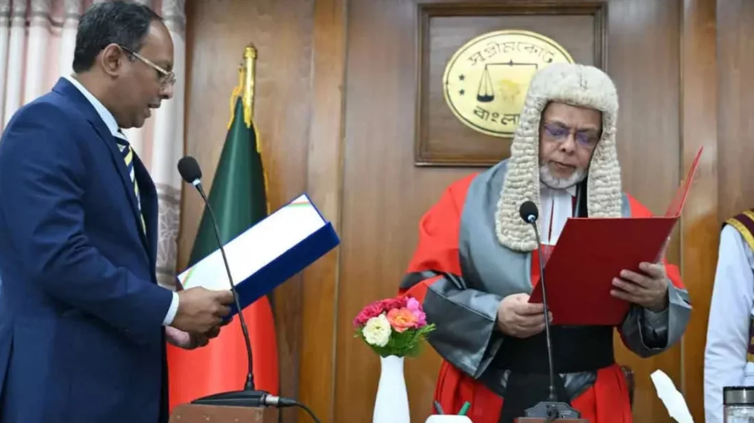 পিএসসির চেয়ারম্যান হিসবে শপথ নিলেন নাজমুজ্জামান ভূঁইয়া