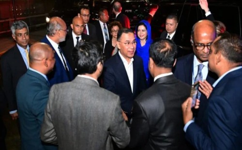 ট্রাম্পের নৈশভোজে প্রধানমন্ত্রী তারেক রহমান ও ডা. জুবাইদা রহমান