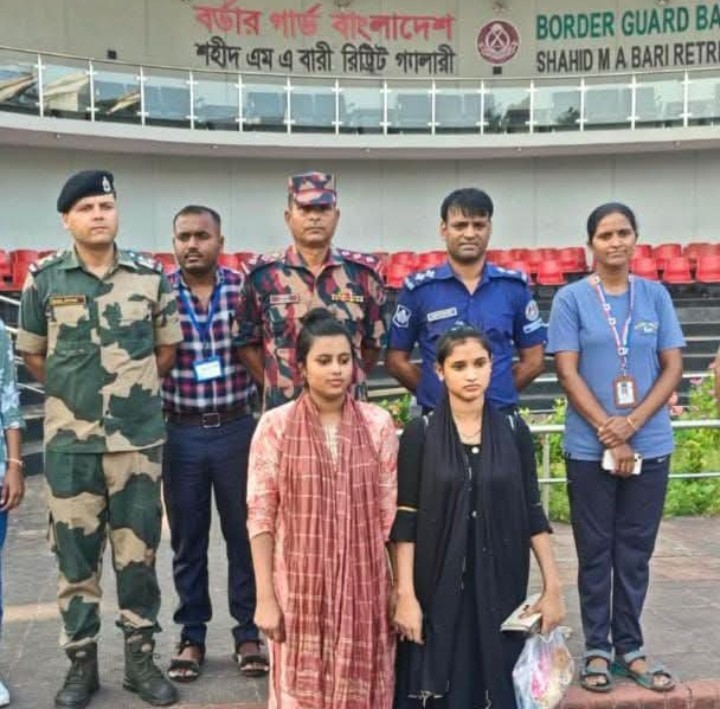 ভারতে কারাভোগের পর বেনাপোল দিয়ে দেশে ফিরলেন পাচার হওয়া ২ তরুণী