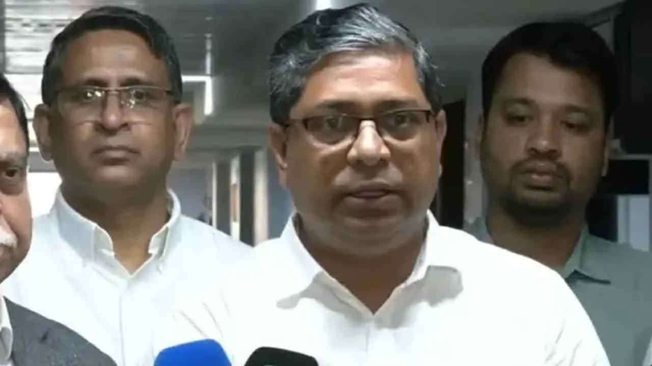 ইউপি ভোটের তারিখ ঘোষণার বিষয়ে সরকার কিছু জানে না : মীর শাহে আলম