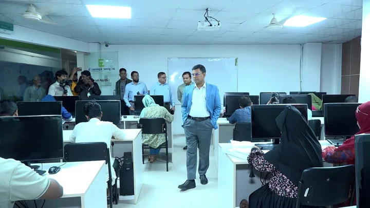 ফ্রিল্যান্সিং প্রশিক্ষণের বাছাই পরীক্ষায় অংশ নিলেন ৫২ হাজার প্রার্থী