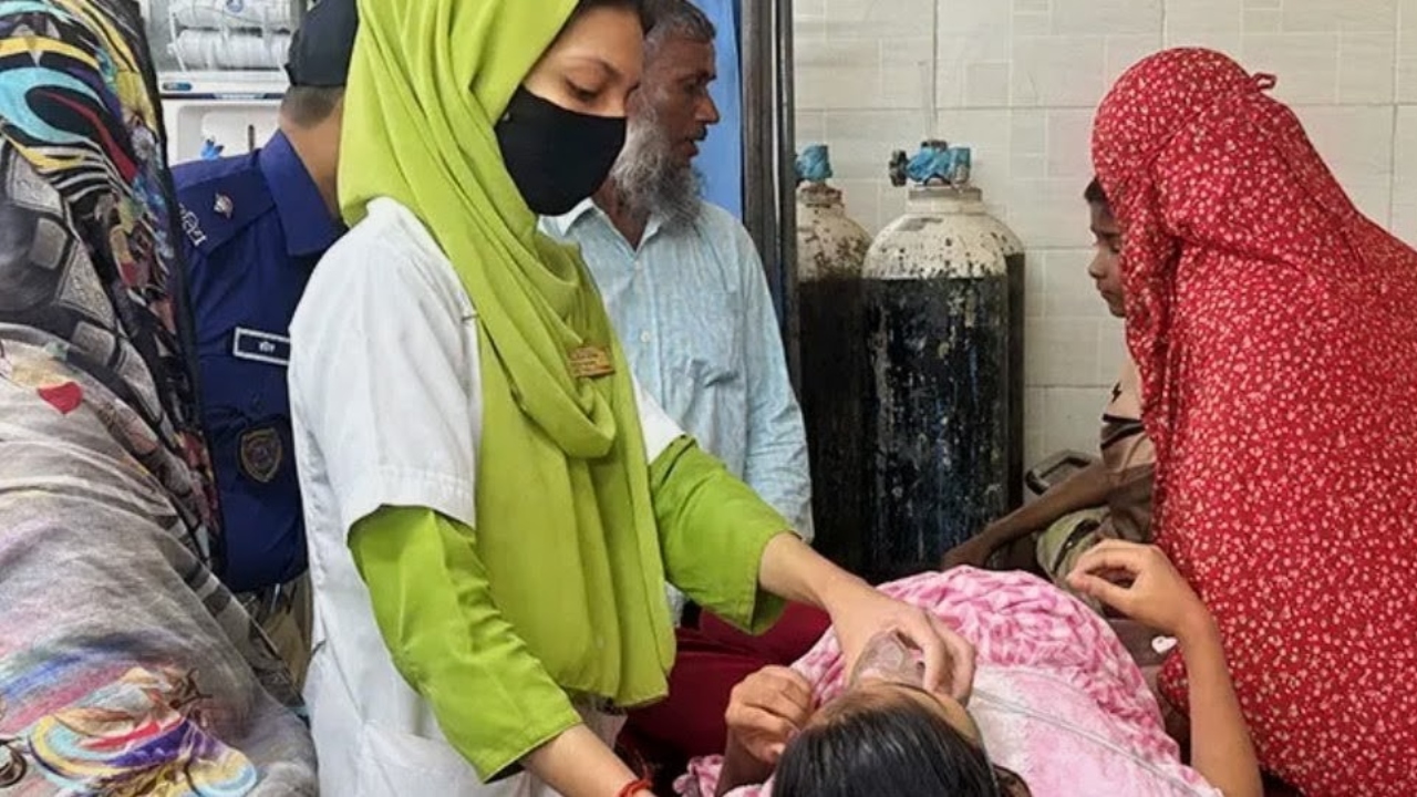স্কুল ফিডিংয়ের খাবার খেয়ে অসুস্থ ১১ শিক্ষার্থী, হাসপাতালে ভর্তি