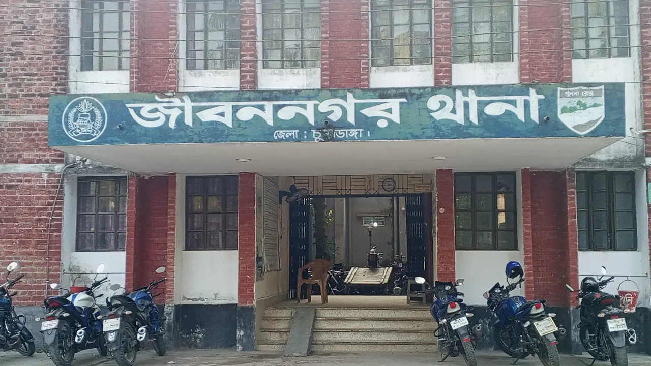 ঘর থেকে তীব্র দুর্গন্ধ, পরে মিলল যুবকের গলিত মরদেহ
