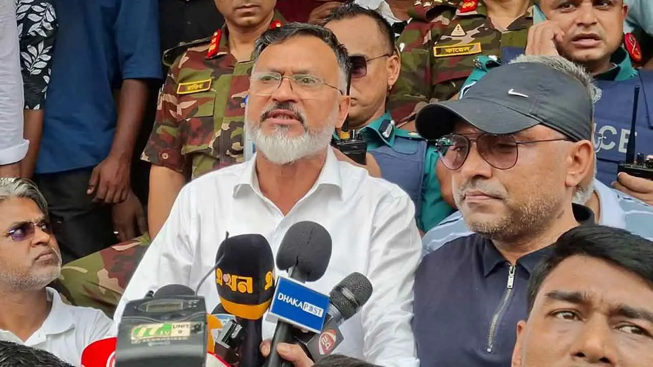 ফুটপাত দখলকারীদের বিরুদ্ধে উচ্ছেদ অভিযান চলবে : ডিএনসিসি প্রশাসক
