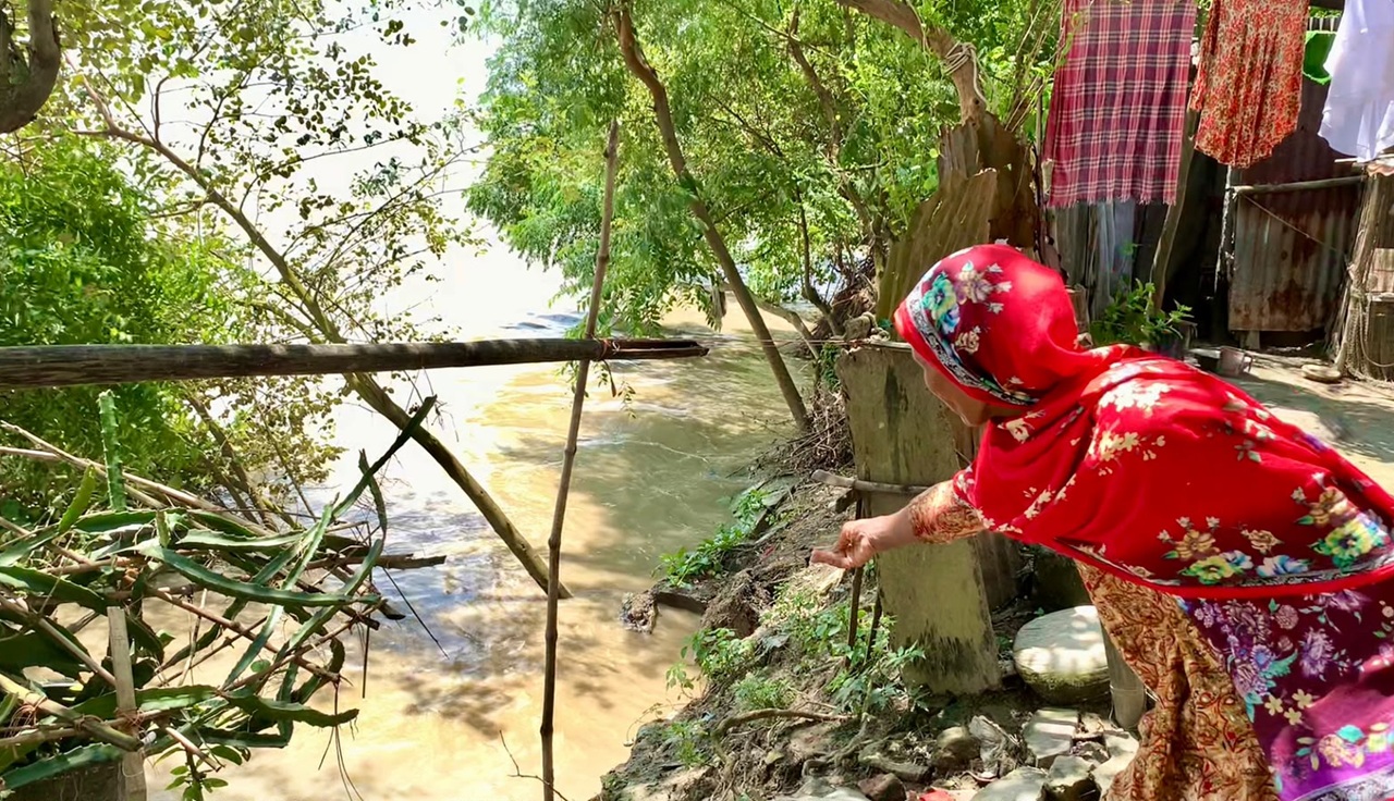 পদ্মার পানি বিপৎসীমা ছুঁইছুঁই, পানিবন্দি বহু জনপদ