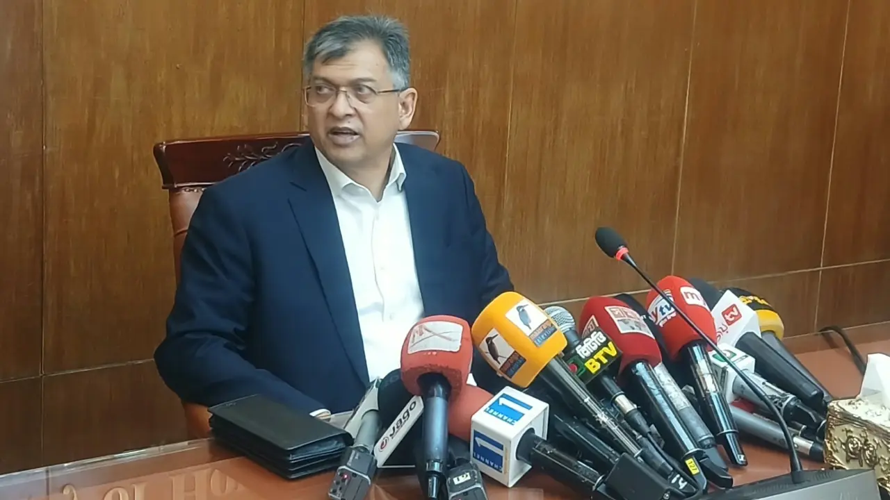 কার্যক্রম নিষিদ্ধ আ’লীগের অপতৎপরতায় সরকার মোটেও শঙ্কিত নয় : স্বরাষ্ট্রমন্ত্রী