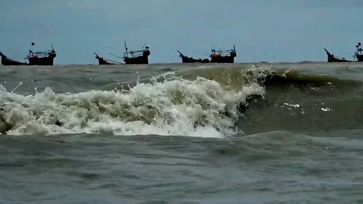 শক্তিশালী হচ্ছে লঘুচাপ, রূপ নিতে পারে ঘূর্ণিঝড়ে