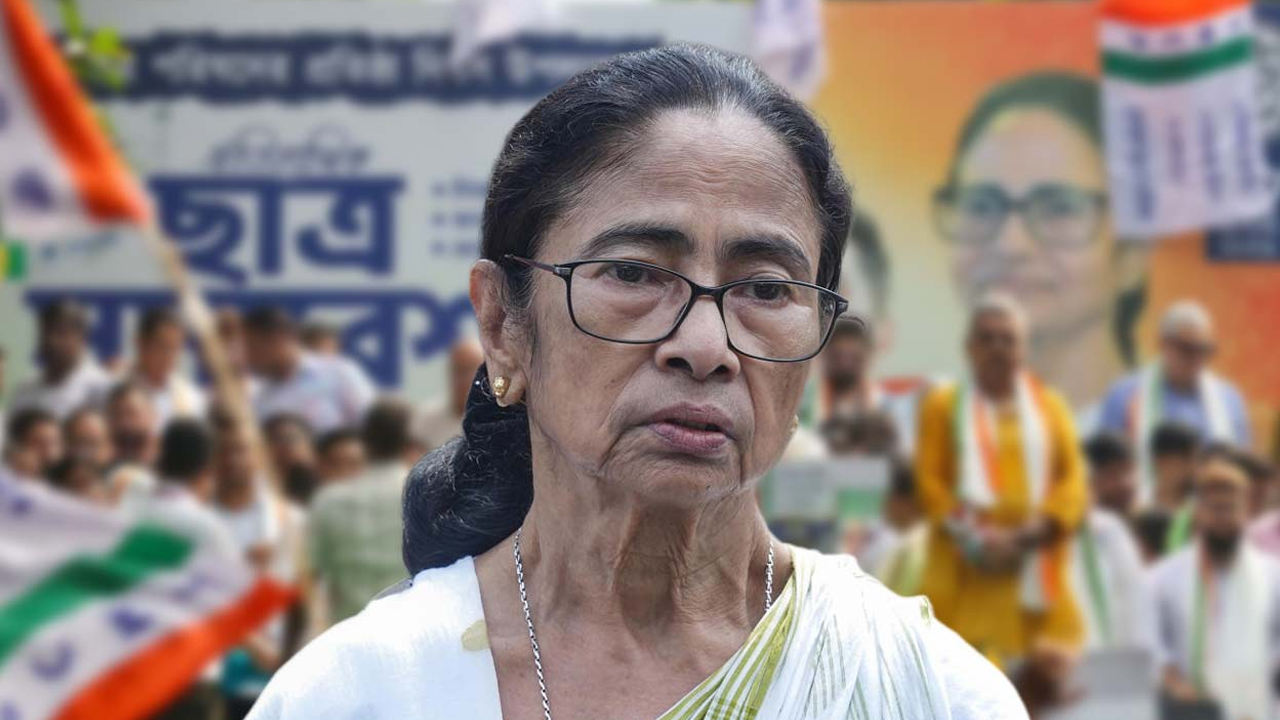 মমতা বন্দ্যোপাধ্যায়কে ছুরি দিয়ে হামলার চেষ্টার অভিযোগ