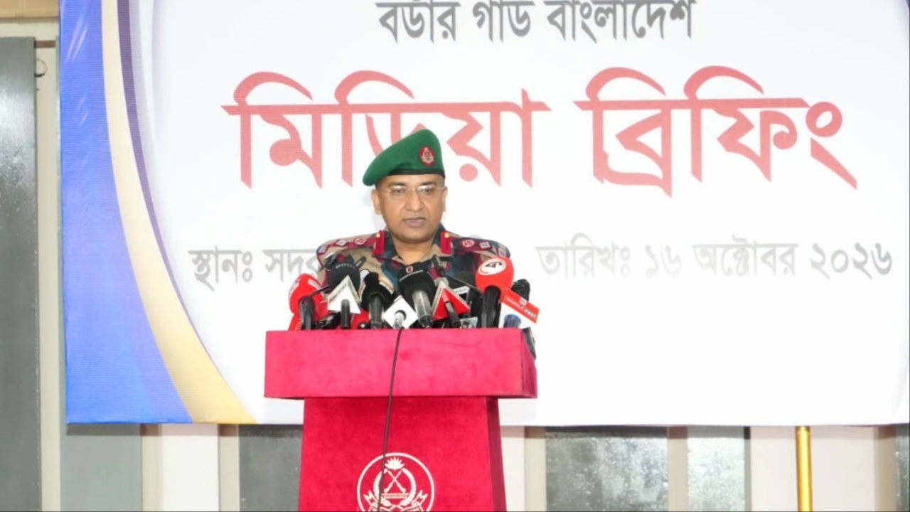 বিএসএফের হাতে আটক দুই পুলিশ সদস্যকে ফেরাতে আলোচনা চলছে : বিজিবি