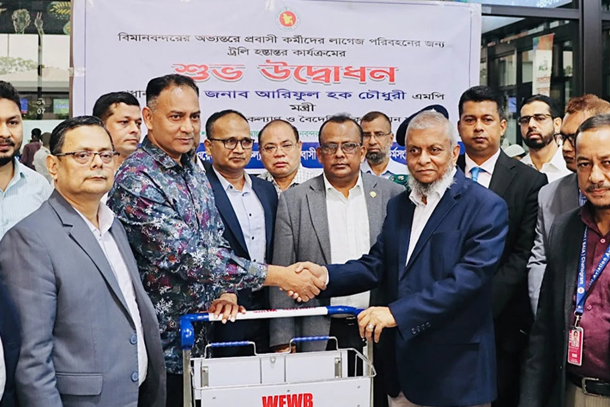 গত ৭ মাসে বিদেশে গেছেন ৪ লাখ ৩৪ হাজার কর্মী: প্রবাসীকল্যাণমন্ত্রী