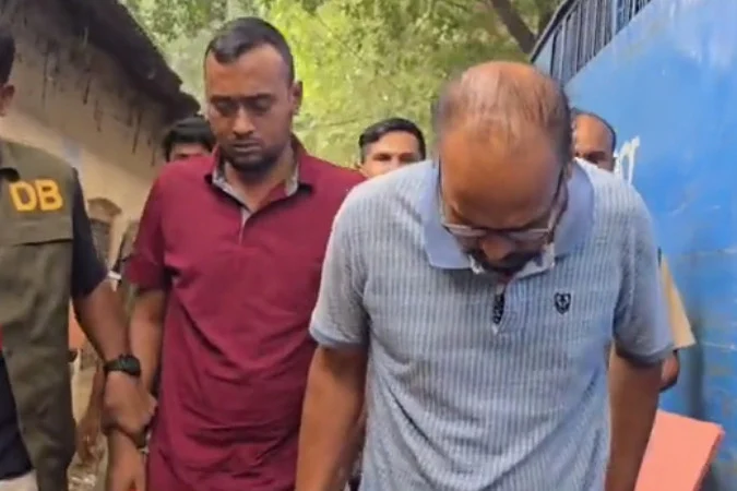 প্রিজনভ্যান থেকে পিচ্চি রাজার পালায়ন : গ্রেফতার দুই পুলিশসহ তিন আসামি ৪ দিনের রিমান্ডে