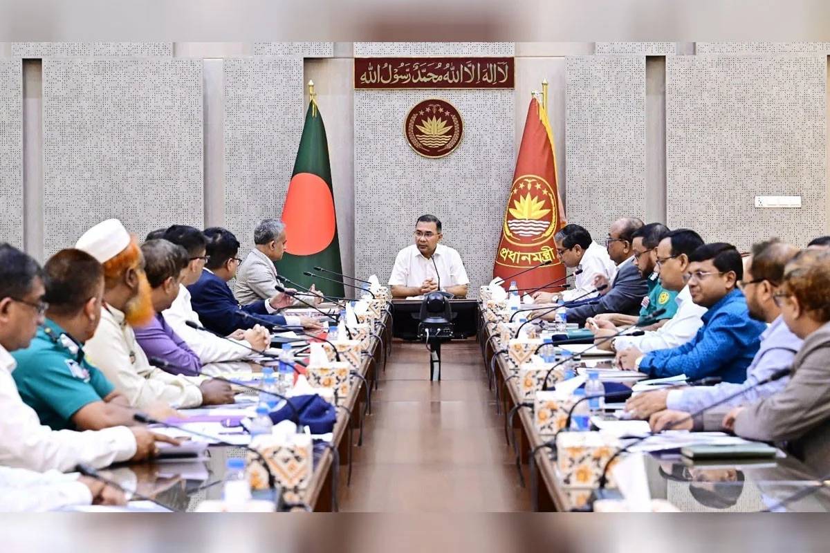 গণপরিবহন ব্যবস্থাপনা ও সড়ক নিরাপত্তায় প্রধানমন্ত্রীর গুরুত্বারোপ