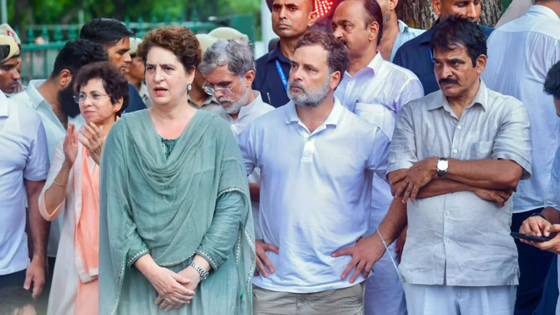 আটকের কয়েক মিনিট পর রাহুল-প্রিয়াঙ্কা গান্ধীকে ছেড়ে দিলো দিল্লি পুলিশ