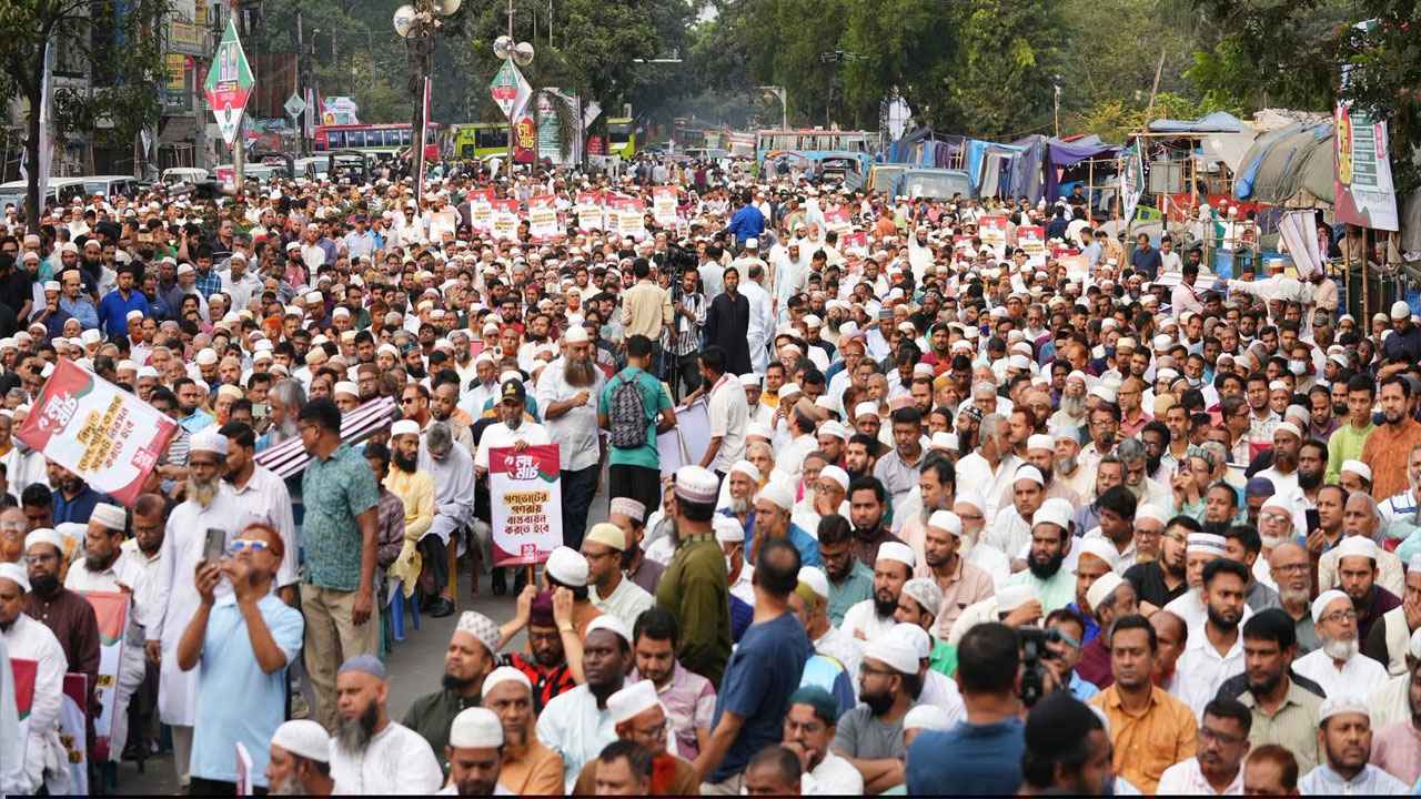 ১১ দলীয় ঐক্যের ঢাকা-খুলনা-কুষ্টিয়া অভিমুখে লংমার্চ শুরু