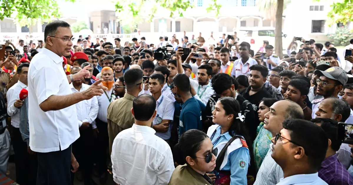 নিজ কলেজে প্রধানমন্ত্রী: পরিচ্ছন্ন ও সবুজ দেশ গড়তে ভূমিকা রাখার আহ্বান