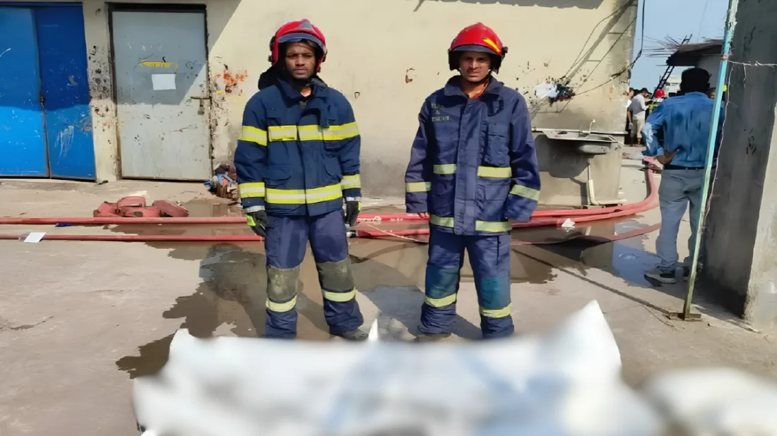 কেরানীগঞ্জে প্লাস্টিক কারখানায় আগুন, একজনের মৃত্যু