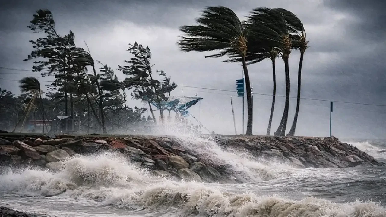 রাতের মধ্যে ৬ জেলায় ঝড়-বৃষ্টির পূর্বাভাস, হতে পারে বজ্রপাত