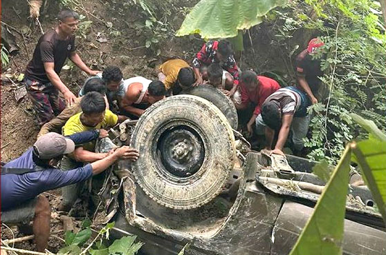 বান্দরবানে পর্যটকবাহী জিপ উল্টে নিহত ২