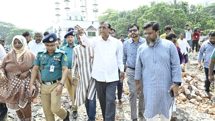 মাদকের আড্ডা উচ্ছেদ করে খেলার মাঠ করার ঘোষণা ডিএসসিসি প্রশাসকের