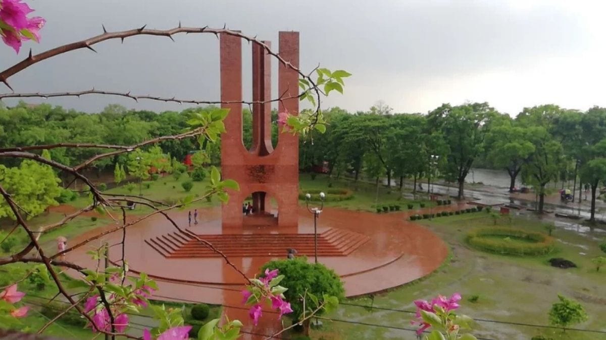 ১৮তম বিজেএসে জাবির ১১ শিক্ষার্থী, অভিনন্দন প্রশাসনের