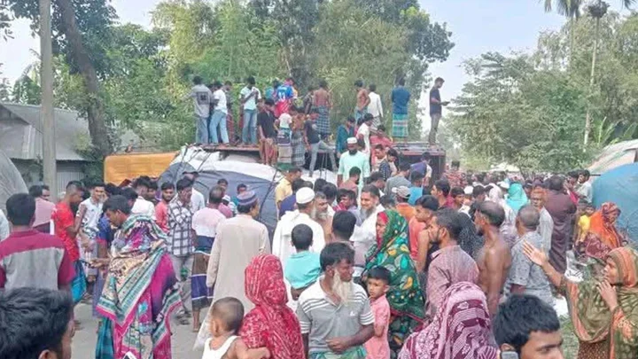 কুড়িগ্রামে ট্রাকচাপায় প্রাণ গেল ইজিবাইকের ৫ যাত্রীর