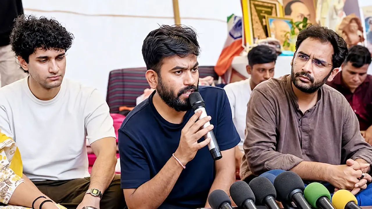 বিমান থেকে অভিজিৎ দীপকেসহ ককরোচ পার্টির ৩ শীর্ষ নেতা আটক
