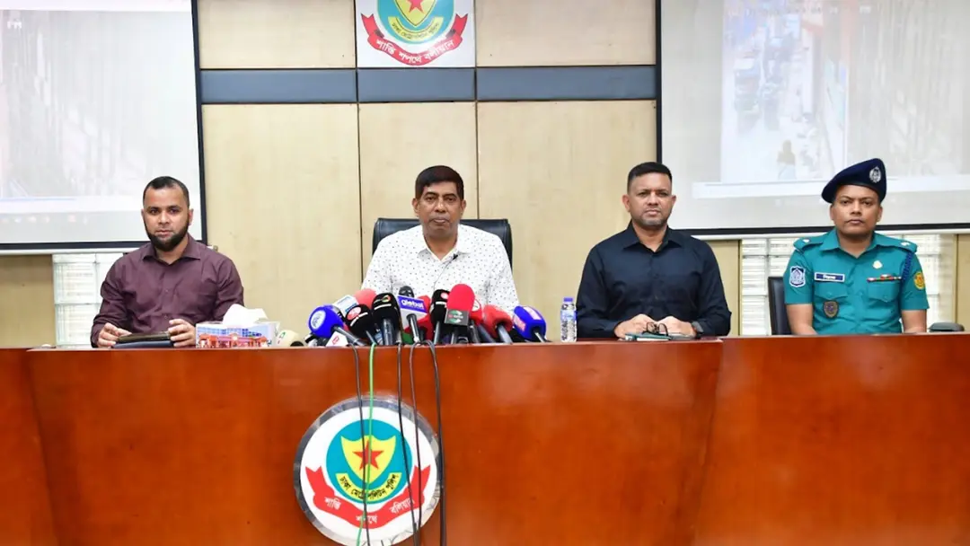 পিস্তল হাতে ইশরাক, আইনের ব্যত্যয় হলে ‘ব্যবস্থা নেবে পুলিশ’