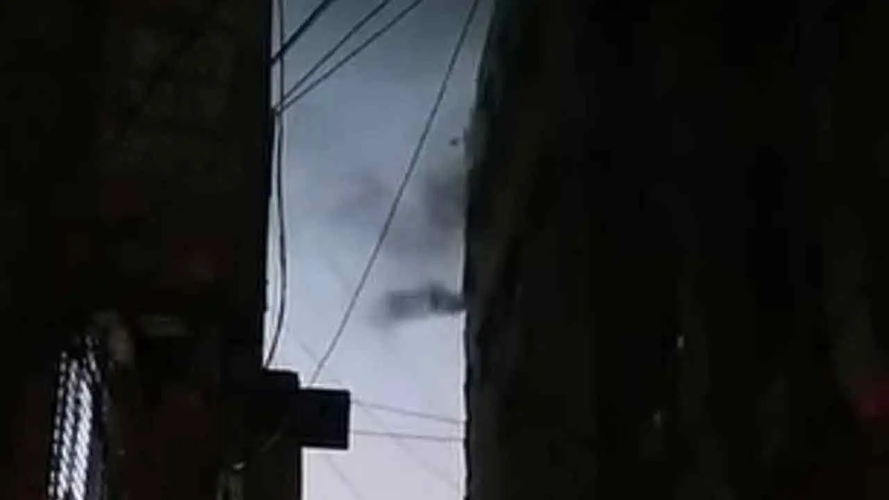 চকবাজারে সাততলা ভবনের মার্কেটে আগুন, নিয়ন্ত্রণে ৫ ইউনিট