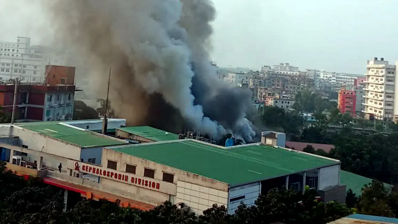 গাজীপুরে ইবনে সিনার ওষুধ কারখানায় আগুন