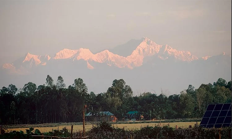 কাঞ্চনজঙ্ঘা সৌন্দর্যে উচ্ছ্বসিত প্রকৃতিপ্রেমীরা