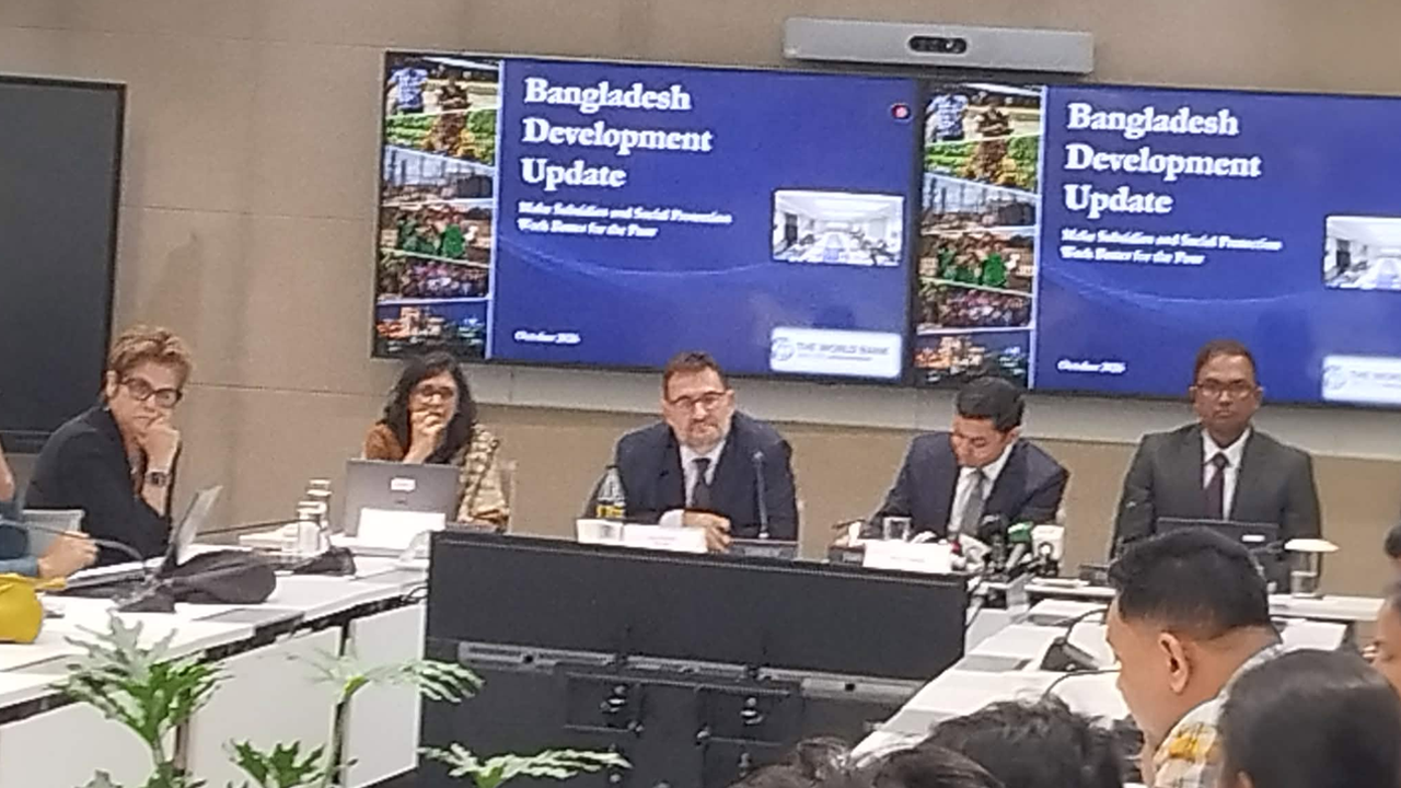 ফ্যামিলি কার্ডে সাড়ে ২৮ লাখ মানুষ দারিদ্র্য থেকে মুক্ত হতে পারে: বিশ্বব্যাংক