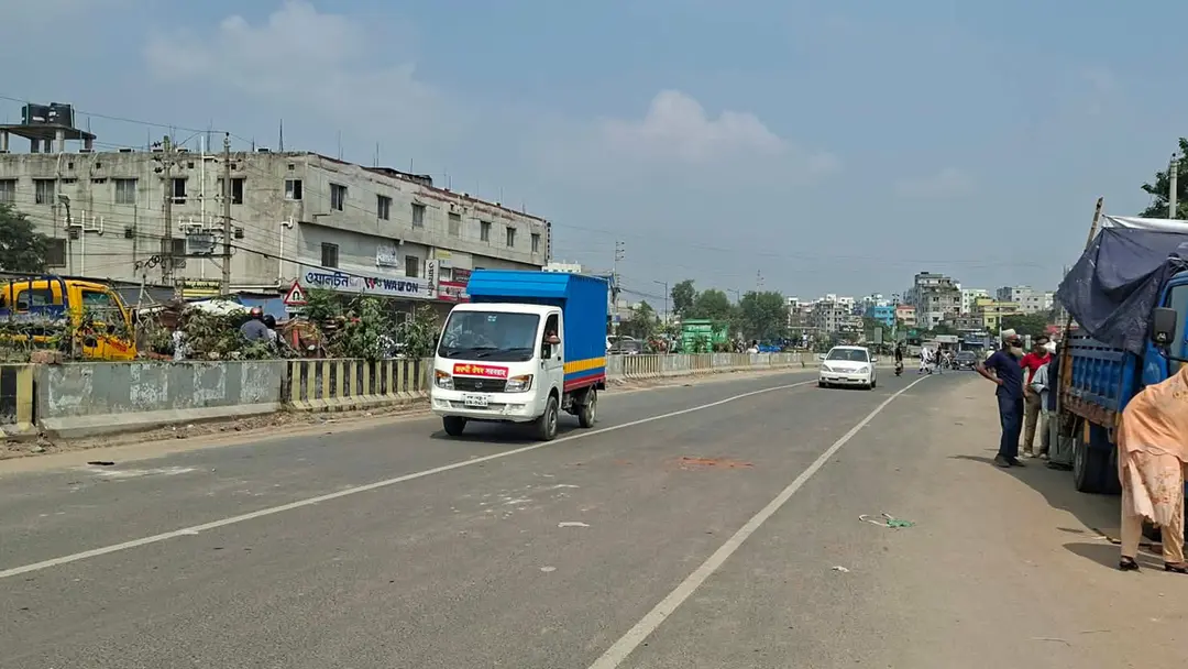 মোহাম্মদপুরে সড়ক অবরোধ প্রত্যাহার, দেড় ঘণ্টা পর যান চলাচল শুরু