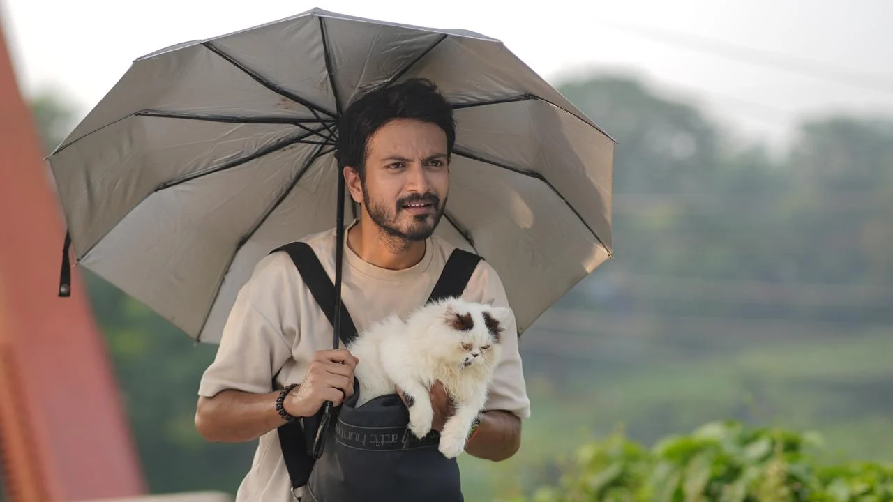 অন্যরকম চরিত্রে ইয়াশ রোহান